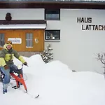 ベッド・アンド・ブレックファスト Arlberg Ski-in & Ski-out Access To Austrias Largest Area 3*