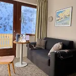 Arlberg Ski-in & Ski-out Access To Austrias Largest Area シュトゥーベン・アム・アールベルク