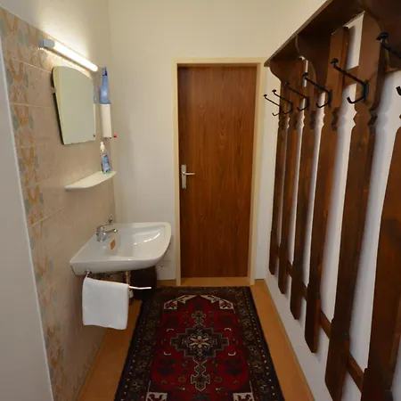 Arlberg Motel Bed & Breakfast