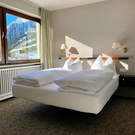 Arlberg Ski-in & Ski-out Access To Austrias Largest Area Frühstückspension 3*