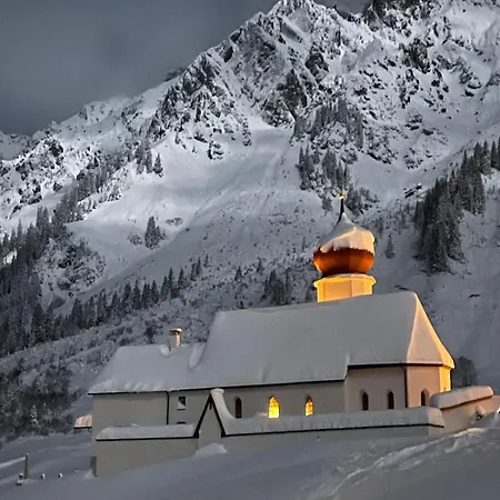 Arlberg Ski-in & Ski-out Access To Austrias Largest Area Frühstückspension 3*