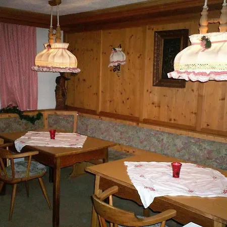 Arlberg Ski-in & Ski-out Access To Austrias Largest Area B&B 스투벤 암 아를베르크